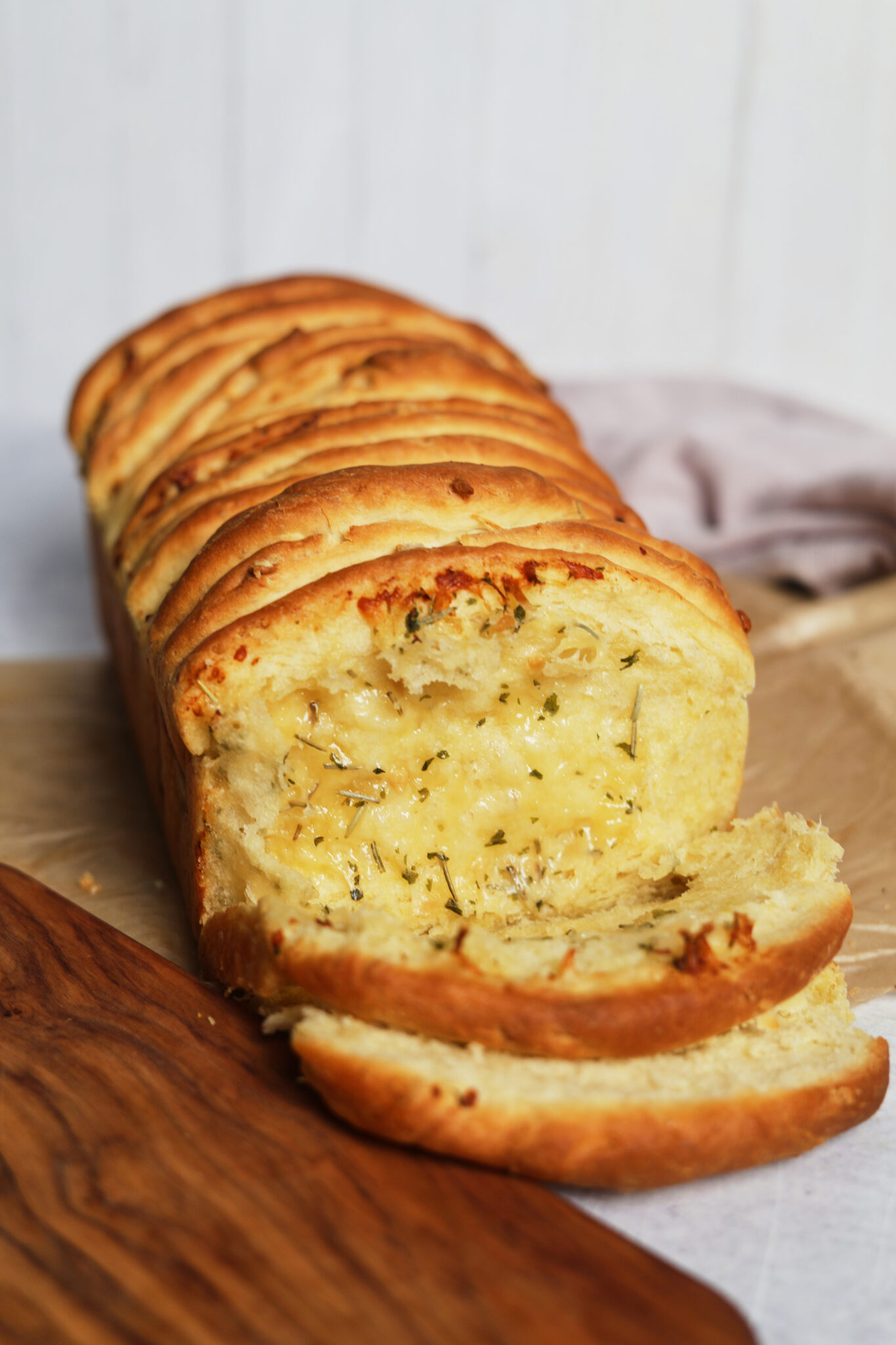 cheesy-pull-apart-garlic-bread-from-scratch
